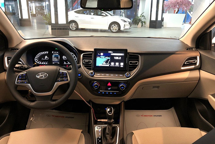 noi-that-hyundai-accent-at-tieu-chuan